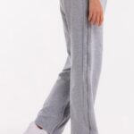 Pflegehose für Damen in Grau – seitliche Ansicht mit Reißverschluss